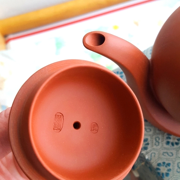 NIB Te Teas Terracotta Ceremony Teapot in Ornate Box - Picture 5 of 12